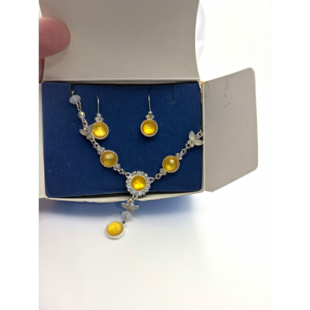 Vintage 2007 Avon Pretty Pastel "Y" Necklace & Earrings Gift Set - NIB / NWT